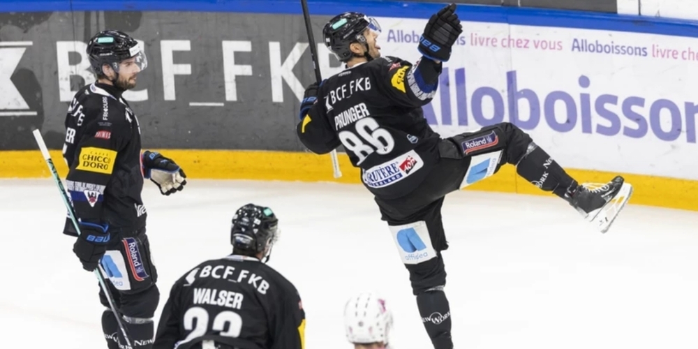Ein Bild wie ein Stich ins Rappi-Herz: Gottéron jubelt über den Halbfinal-Einzug.