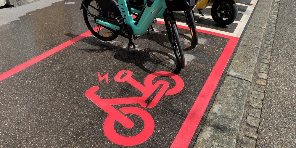 Ein geeigneter Standort für die neue E-Bike-Ladestation wurde beim Landenberghaus in Richtung Greifensee ausgewählt. (Symbolbild)