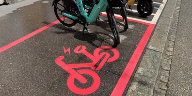 Ein geeigneter Standort für die neue E-Bike-Ladestation wurde beim Landenberghaus in Richtung Greifensee ausgewählt. (Symbolbild)