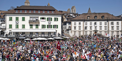 Für eine Frau und einen Mann wird der Ausflug zum Protest gegen die Coronamassnahmen in Rapperswil teuer. 