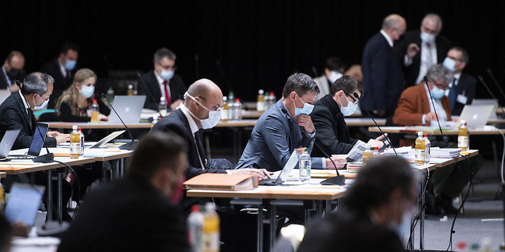 Die bürgerlichen Fraktionen wollen mit ihrer klaren Mehrheit im St.Galler Kantonsrat den Bau von weiteren Bushaltestellen auf der Fahrbahn verhindern. (Archivbild)