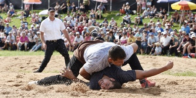 Werner Schlegel und Marcel Räbsamen im Sägemehlring.