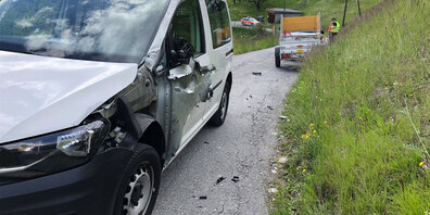 Bergwärts gefahrenes Auto