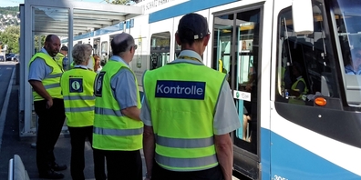 Wer zu spät ist, den bestraft der öV. Pendlern droht die «Sekundenfalle».