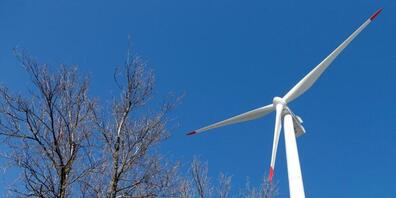 Die Zürcher Oberländer Gemeinden Hinwil und Hittnau wollten mit Regelungen auf Gemeindeebene den Bau von Windrädern erschweren. Das Baurekursgericht hat das nun für unzulässig erklärt. (Symbolbild)