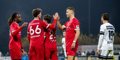 Die FCRJ-Spieler jubeln über den vorzeitigen Ligaerhalt.