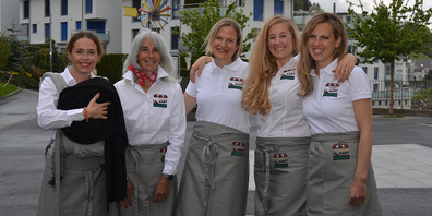 Das Team Firabig Märt Schindellegi: (v. l.) Bettina Endres (mit Leo), Lilian Bianchi, Annette Pazur, Jaclyn Haug und Anna Rhyner.