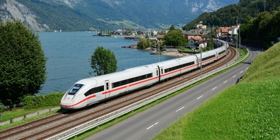 Am Walensee, wo auch internationale Züge wie der ICE fahren, soll die Schliessung der Doppelspurlücke mehr Fahrplanstabilität bringen. (Symbolbild)
