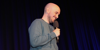 Renato Kaiser präsentierte sein neues Bühnenprogramm «Hilfe»