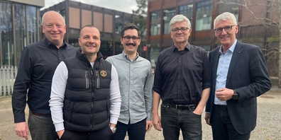 Bündelung der Kräfte am Obersee: Die NEPO-Verantwortlichen übergeben den «Staffelstab» an den Impulsort (v.l.n.r.: Simon Elsener, Silvan Manhart, Silas Trachsel, Sandro Ruggli, Peter Göldi).