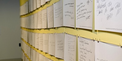 Kopien der Dankesschriften aus verschiedenen Gästebüchern zeigen, wie beliebt und belebt das Vögele Kultur Zentrum bis heute ist. 