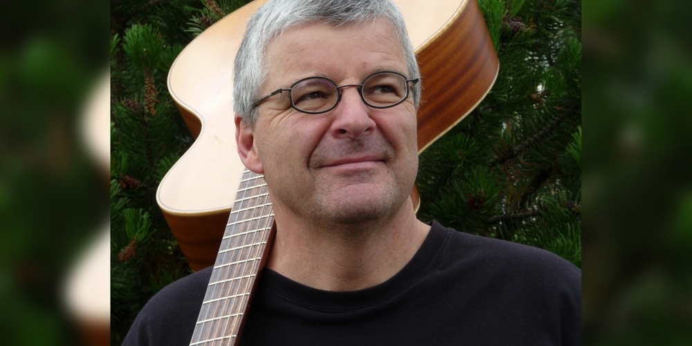 Richard Lusti gestaltet einen Abend rund um die Werke von Mani Matter und Kurt Marti – ganz im Stile von «Berner Barde trifft auf berührende Verse».