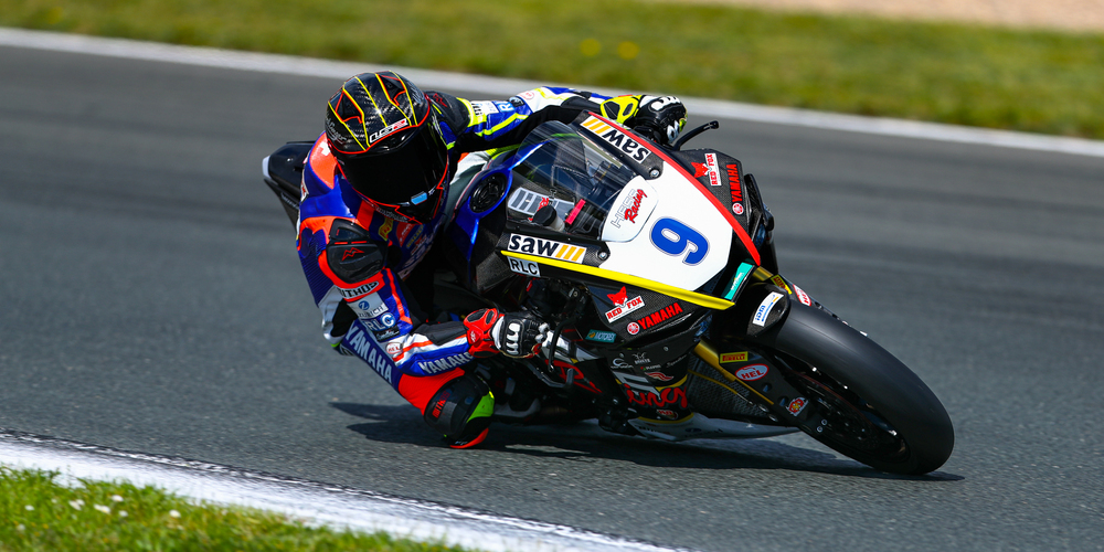 Domi #9 auf seiner Yamaha im Motopark Oschersleben