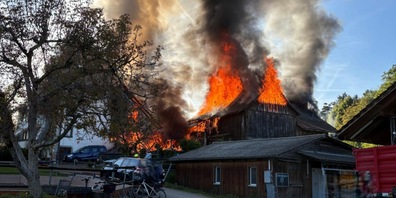 Haus und Scheune standen in Brand.
