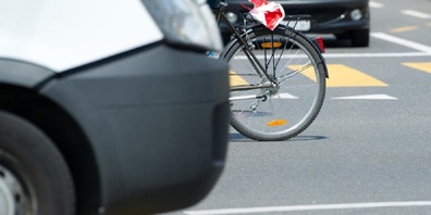 Velos im Strassenverkehr - das ist mit Gefahren verbunden. Insbesondere bei Kindern, weil sie nicht immer genügend aufmerksam sind. 