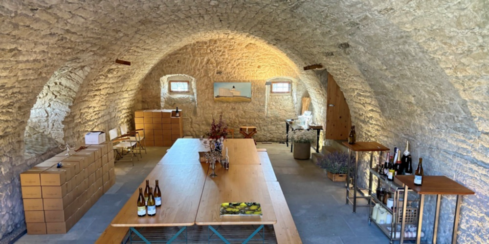 Auch der fast 250 Jahre alte Weinkeller im Weingut Bollingen ist geöffnet.  