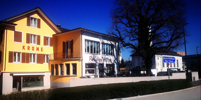 Die Albanisch-Islamische Gemeinschaft ist auf der Suche nach einem Standort für eine Moschee. Nach dem Aus für das ehemalige Läufer-Kaufhaus ist nun das Restaurant  Krone in Siebnen im Fokus. 