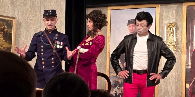 Drei Geister im turbulenten Zusammenspiel: (v.l.) Feldmarschall, Edeldame und Filmstar.