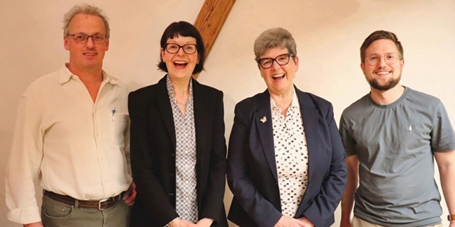 Der Vorstand des Museumsvereins Weesen (v.l.n.r.): Hans Hehli, Manuela Benz, Rita Leuenberger & Andreas Bühler. Auf dem Bild fehlen Bettina Moser-Huber (Delegierte Politische Gemeinde) und der Delegierte der Ortsgemeinde.