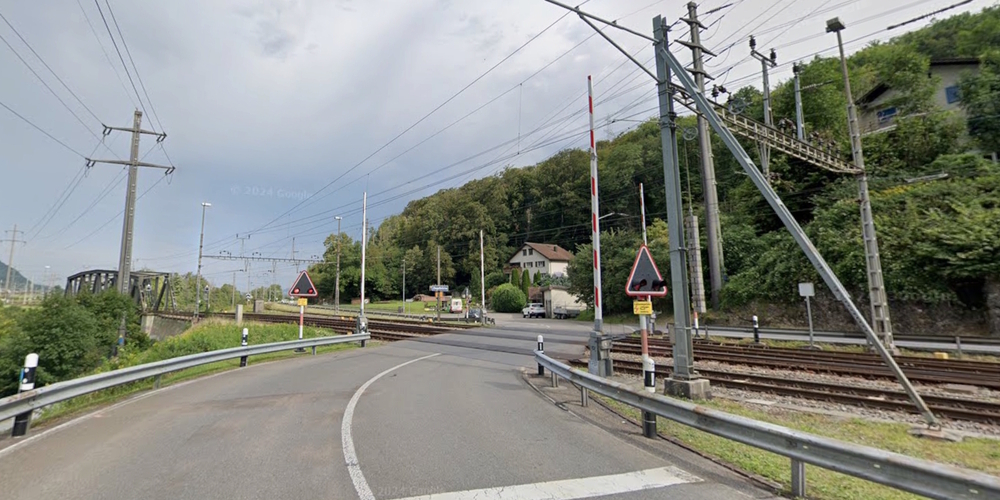 Drei Wochen lang durchgehend gesperrt: Bahnübergang an der Ziegelbrückstrasse vor dem Bahnhof Ziegelbrücke. (Archivbild)