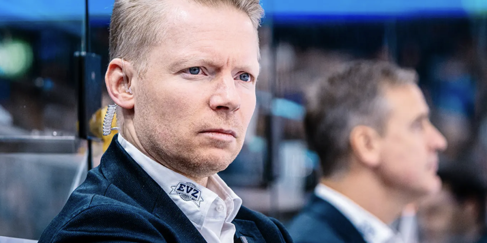 Ex-EVZ-Trainer Michael Liniger (l.) ist neuer Trainer des EHC Kloten, wo er neun Saisons spielte. Der 46-Jährige unterschreibt für zwei Jahre.