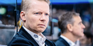 Ex-EVZ-Trainer Michael Liniger (l.) ist neuer Trainer des EHC Kloten, wo er neun Saisons spielte. Der 46-Jährige unterschreibt für zwei Jahre.