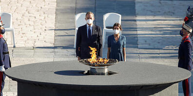 Felipe VI., König von Spanien, und Königin Letizia nehmen an einer Trauerzeremonie zum Gedenken an die Corona-Opfer auf dem Armeria-Platz im Madrider Königspalast teil. Die Veranstaltung, die im zweiten Jahr in Folge organisiert wird, konzentriert...