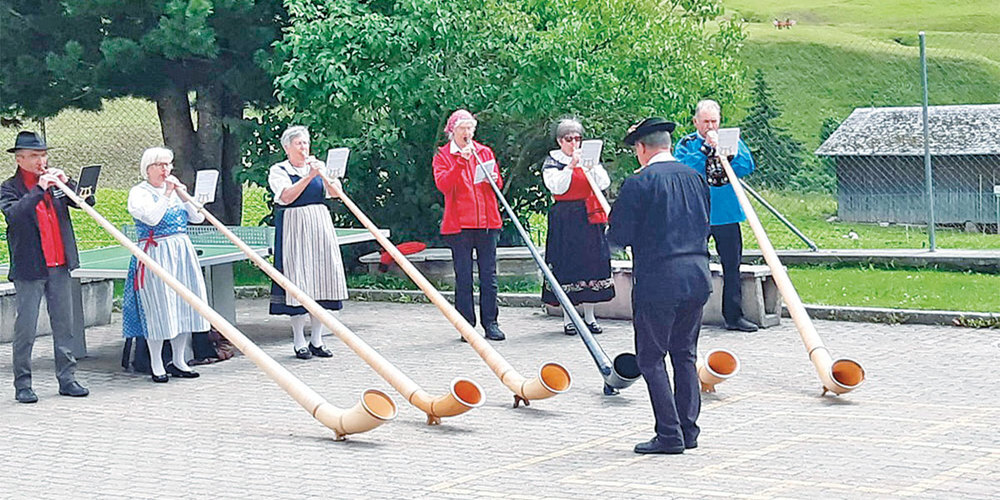 Alphorn-Ständchen vor dem Schlusskonzert mit Samuel Ruh.