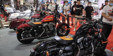 Die Motorräder der Kultmarke Harley Davidson verkaufen sich sehr gut. Im zweiten Quartal wurden weltweit mit 56'700 Bikes doppelt so viele wie im Jahr davor verkauft.(Archivbild)