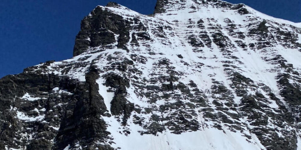Ein österreichischer Alpinist hat am Combin du Valsorey sein Leben verloren. Der 37-Jährige rutschte in einem schneebedeckten Couloir aus und stürzte 250 Meter in die Tiefe.