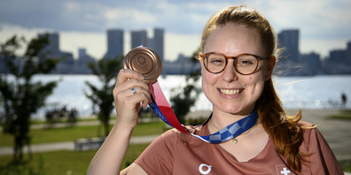 Nina Christen aus Immensee holte sich gleich am ersten Wettkampftag in Tokio die Bronzemedaille.