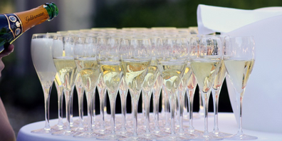 Vorsicht: Es handelt sich hier um ein Symbolbild. Die CVP hat in ihrer Medienmitteilung keinen Champagner oder Sekt versprochen.