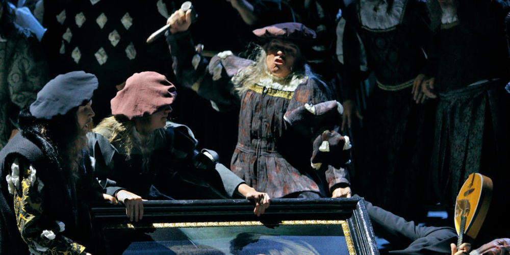 HANDOUT - Fotoprobe "Die Meistersinger von Nürnberg": Chor und Statisten, sowie Johannes Martin Kränzle als Sixtus Beckmesser. Foto: Enrico Nawrath/Festspiele Bayreuth/dpa - ACHTUNG: Verwendung im Internet nur bei max. Größe 1000 x 1000 Pixel - ho...