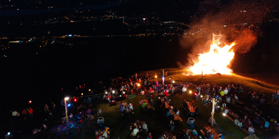 Auf dem Gschwendbügel oberhalb Galgenen wird in diesem Jahr wieder ein Höhenfeuer entfacht – inklusive Aussicht über die Zürichsee-Region.