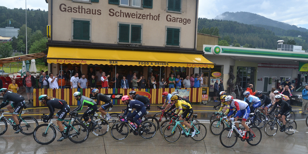 2019 fuhr die Tour de Suisse durch Pfäffikon, dieses Jahr hätte es Lachen sein sollen. (Bild: Lars Morger)
