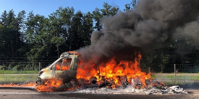 Auf der Autobahn A1 bei Sirnach TG brannte am Donnerstag ein Wohnmobil. Der Fahrer und die Beifahrerin wurden verletzt.