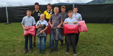 Die erfolgreichen Jungschwinger: von links: Daniel Gasenzer, Sandro Eugster, Lars Kobler, Thomas Kern, Dario Kobler, Dario Steiger, Adrian Meier, Andreas Peter