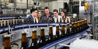 Nahe an den Märkten: 20 Prozent des Studiums setzen die Studierenden für Praxisprojekte ein und erhalten in Echtaufträgen Einblicke in Unternehmen.