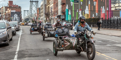 Von 2014 bis 2017 reisten fünf junge Menschen auf 4 alten URAL 650 in die USA.