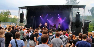 Das Rockfest Schmerikon feiert im Sommer 1995 sein 30-jähriges Jubiläum. Damit das Fest gelingt, werden helfende Hände gesucht. (Archivbild)