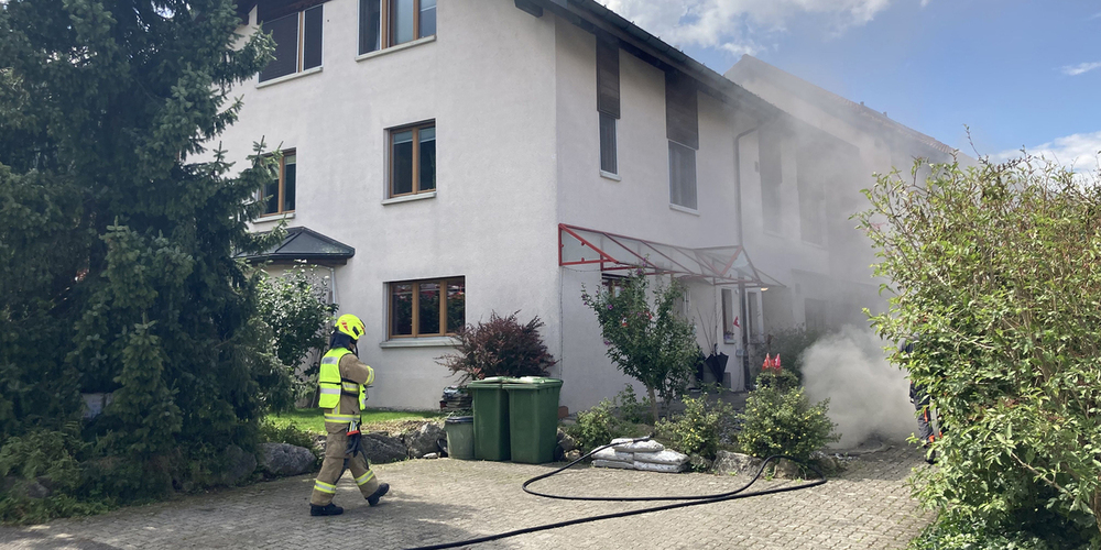 Brand in einem Reiheneinfamilienhaus in Buttikon