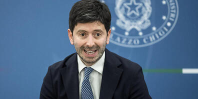 Roberto Speranza, Gesundheitsminister von Italien, spricht bei einer Pressekonferenz. Angesichts steigender Infektionszahlen verschärft Italien die Corona-Regeln. Foto: Roberto Monaldo/LaPresse/AP/dpa