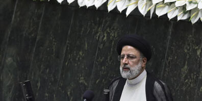 Ebrahim Raisi, neu gewählter Präsident des Iran, hält nach seiner Vereidigung im Parlament eine Rede. Foto: Vahid Salemi/AP/dpa