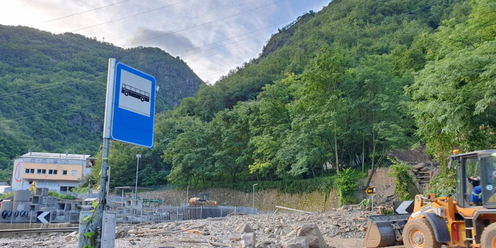 HANDOUT - Seit Tagen schon sorgt Starkregen in Südtirol für Überschwemmungen. Nun geben die Behörden erneut Warnungen heraus. Foto: LFV Südtirol/dpa - ACHTUNG: Nur zur redaktionellen Verwendung im Zusammenhang mit der aktuellen Berichterstattung u...