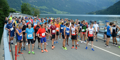 Bei der 31. Austragung des Abendlaufs rund um den Wägitalersee starteten am Freitagabend 106 Läuferinnen und Läufer.
