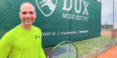 Christian Preisig bei einer seiner Lieblingsbeschäftigungen, dem Tennisspielen am Sonntagmorgen, am liebsten natürlich bei Sonnenschein. 