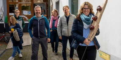 Strahlende Besucher bei der Ausstellung in Bertschikon.