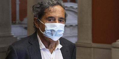 Roger Schawinski auf dem Weg zur Kommissionssitzung am Dienstag.