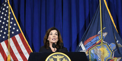 Die stellvertretende Gouverneurin von New York, Kathy Hochul, gibt eine Pressekonferenz im State Capitol in Albany. Foto: Hans Pennink/FR58980 AP/dpa