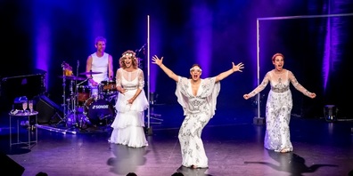 Nachdem die Tour verschoben werden musste, können die «Ex-Freundinnen» am 28. August 2021 mit der neuen Show SEKT(e) nun richtig losgehen. 